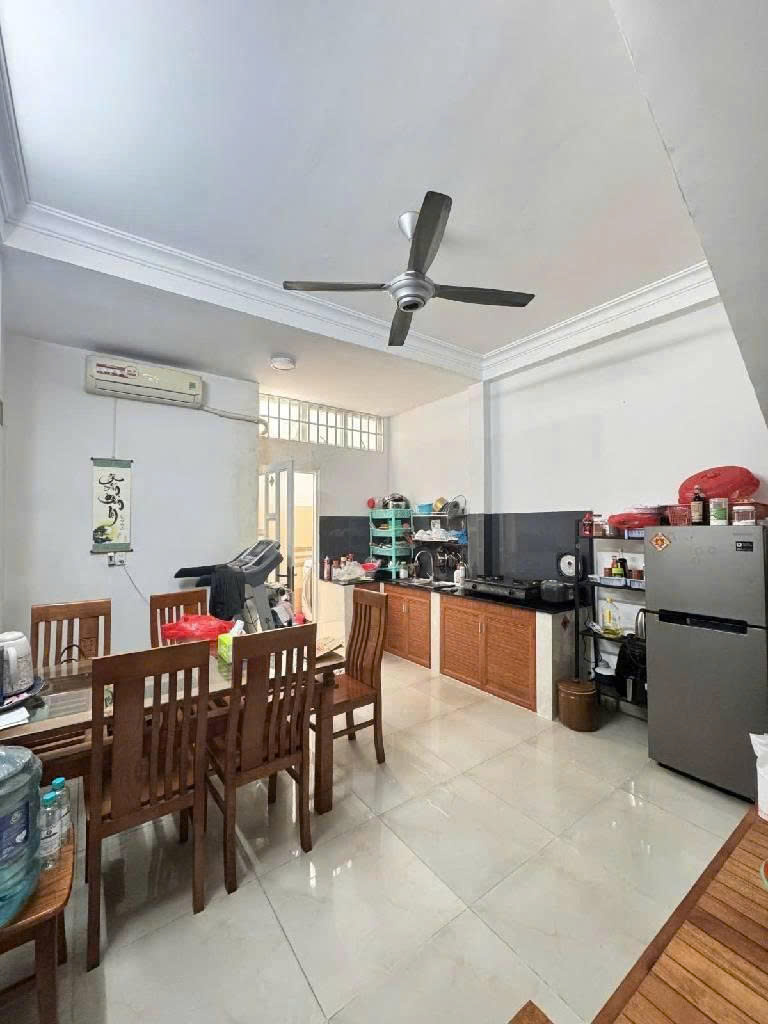 BÁN NHÀ MẶT TIỀN GẦN CHỢ HIỆP BÌNH CHÁNH - 2 TẦNG ĐÚC - DT 60M 2PN - SỔ HOÀN CÔNG - Chỉ 5 TỶ nhỏ